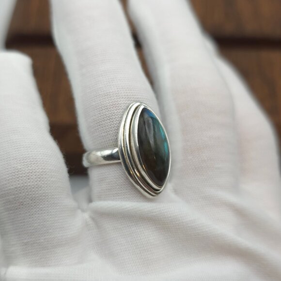 Size 7.25 925 Sterling Silver Large Marquise Labradorite Ring - Picture 4 of 8